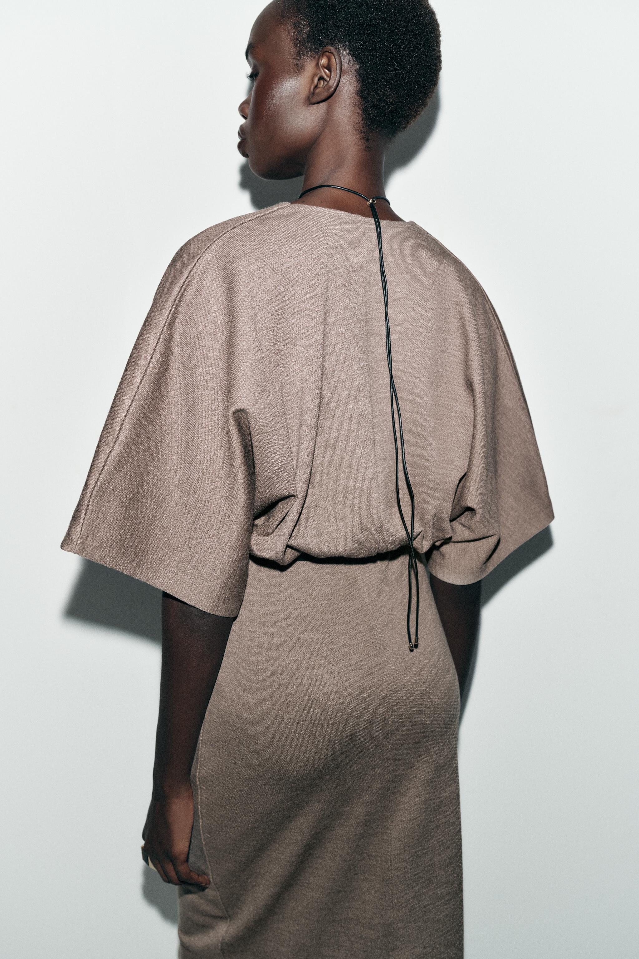 ROBE MI-LONGUE EN PIQUÉ AVEC CEINTURE
